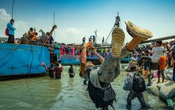 Oblężone promy w Dhace z powodu festiwalu Eid of Islam
