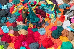 Sortowanie tkanin w Bangladeszu