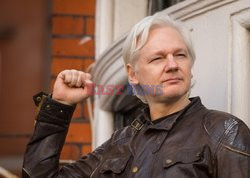 Stella Moris idzie z dziećmi odwiedzić Juliana Assange w więzieniu