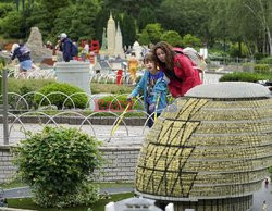 Niepełnosprawny chłopiec w Legolandzie w Windsorze