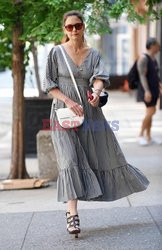 Katie Holmes w sukience w pepitkę