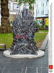 W Londynie odsłonięto rzeźbę Żelaznego Tronu