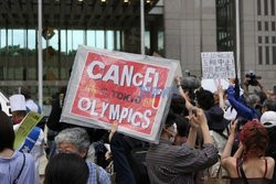 Demonstracje przeciwników Igrzysk w Tokio