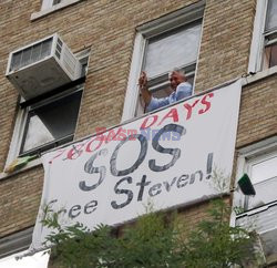 Susan Sarandon i Roger Waters protestuja przeciw zatrzymaniu Stevena Donzigera
