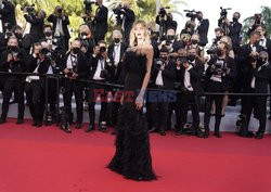 Cannes 2021 - Anja Rubik na pokazie filmu Peaceful