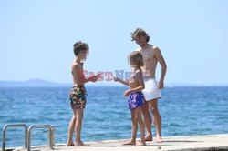 Luka Modric z dziećmi na wakacjach
