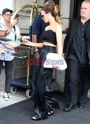 Kate Beckinsale z odkrytymi ramionami