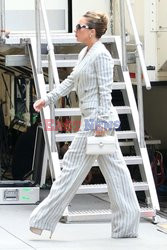Lady Gaga w garniturze w paski