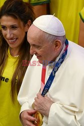 Papież Franciszek ze złotym medalem olimpijskim