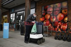 Autonomiczne roboty dowożące zakupy i jedzenie