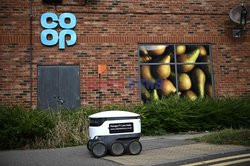 Autonomiczne roboty dowożące zakupy i jedzenie