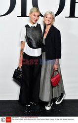 Goście na Tygodniu Mody w Paryżu - lato 2022