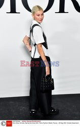 Goście na Tygodniu Mody w Paryżu - lato 2022