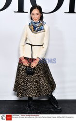 Goście na Tygodniu Mody w Paryżu - lato 2022