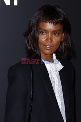 Goście na Tygodniu Mody w Paryżu - lato 2022