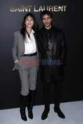 Goście na Tygodniu Mody w Paryżu - lato 2022