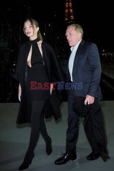 Goście na Tygodniu Mody w Paryżu - lato 2022