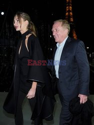 Goście na Tygodniu Mody w Paryżu - lato 2022