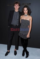 Goście na Tygodniu Mody w Paryżu - lato 2022