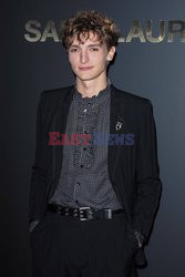 Goście na Tygodniu Mody w Paryżu - lato 2022