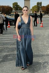 Goście na Tygodniu Mody w Paryżu - lato 2022