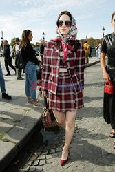 Goście na Tygodniu Mody w Paryżu - lato 2022