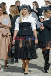 Goście na Tygodniu Mody w Paryżu - lato 2022