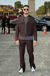 Goście na Tygodniu Mody w Paryżu - lato 2022