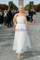 Goście na Tygodniu Mody w Paryżu - lato 2022