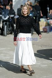 Goście na Tygodniu Mody w Paryżu - lato 2022