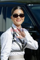 Goście na Tygodniu Mody w Paryżu - lato 2022