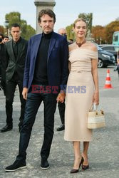 Goście na Tygodniu Mody w Paryżu - lato 2022