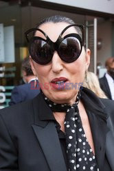 Goście na Tygodniu Mody w Paryżu - lato 2022