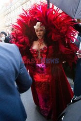 Goście na Tygodniu Mody w Paryżu - lato 2022