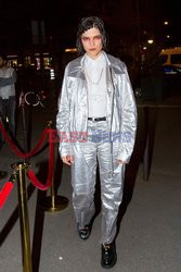 Goście na Tygodniu Mody w Paryżu - lato 2022