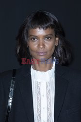 Goście na Tygodniu Mody w Paryżu - lato 2022