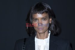 Goście na Tygodniu Mody w Paryżu - lato 2022