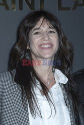 Goście na Tygodniu Mody w Paryżu - lato 2022