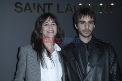 Goście na Tygodniu Mody w Paryżu - lato 2022