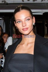 Goście na Tygodniu Mody w Paryżu - lato 2022