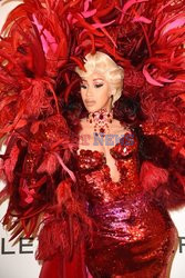 Goście na Tygodniu Mody w Paryżu - lato 2022