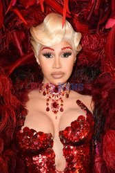 Goście na Tygodniu Mody w Paryżu - lato 2022