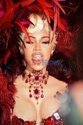 Goście na Tygodniu Mody w Paryżu - lato 2022