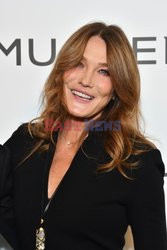 Goście na Tygodniu Mody w Paryżu - lato 2022