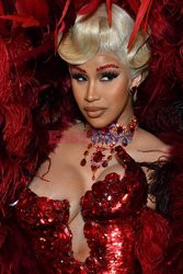 Goście na Tygodniu Mody w Paryżu - lato 2022