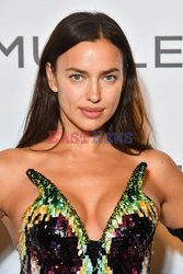 Goście na Tygodniu Mody w Paryżu - lato 2022