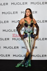 Goście na Tygodniu Mody w Paryżu - lato 2022