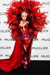 Goście na Tygodniu Mody w Paryżu - lato 2022