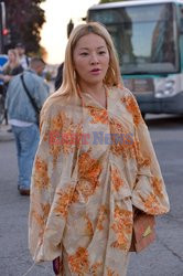 Goście na Tygodniu Mody w Paryżu - lato 2022