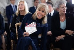 Goście na Tygodniu Mody w Paryżu - lato 2022